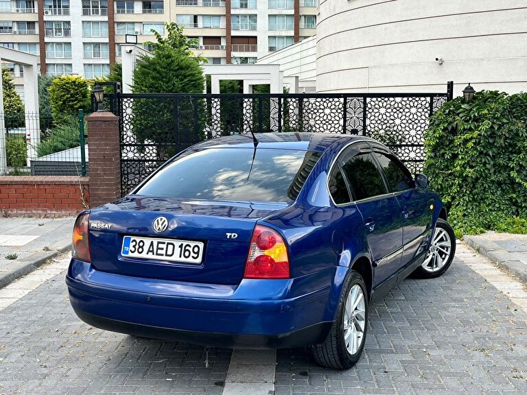 VOLKSWAGEN PASSAT
