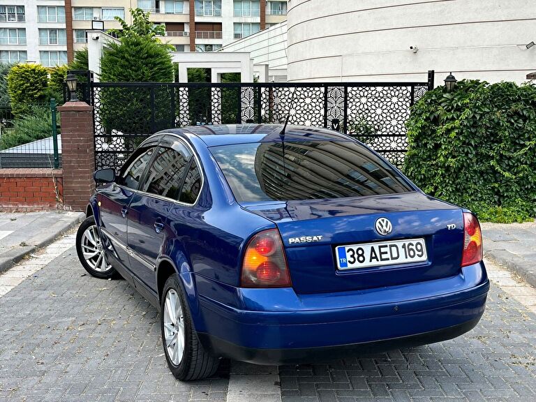 VOLKSWAGEN PASSAT