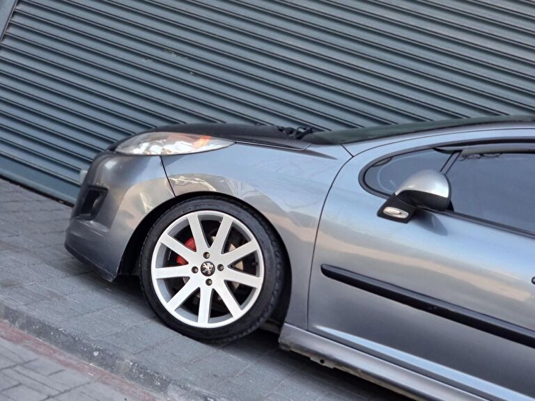 PEUGEOT 207