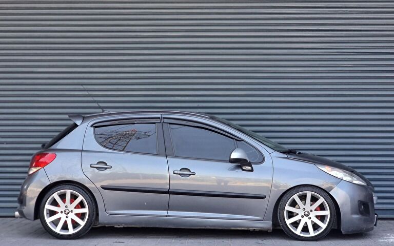 PEUGEOT 207