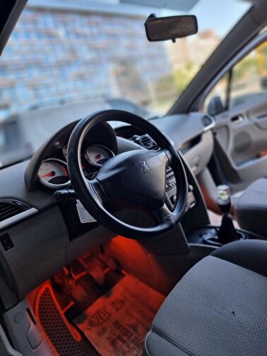 PEUGEOT 207