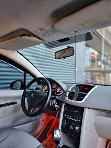 PEUGEOT 207