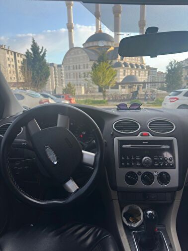 FORD FOCUS