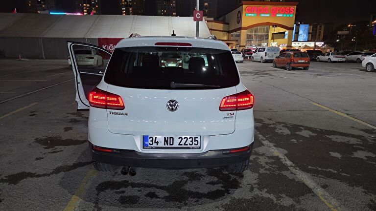 VOLKSWAGEN TIGUAN