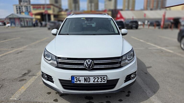 VOLKSWAGEN TIGUAN