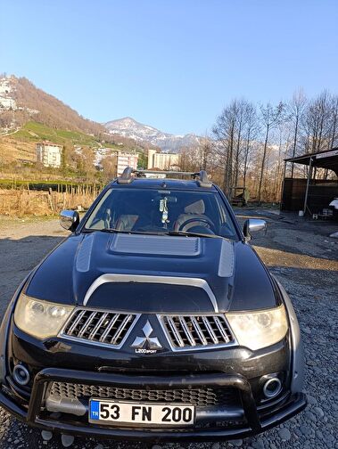 MITSUBISHI L200