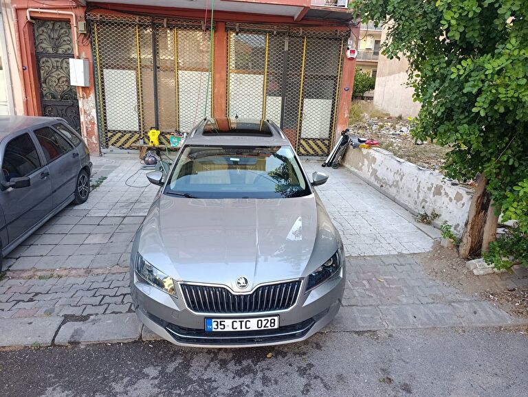 SKODA SUPERB