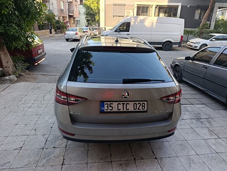 SKODA SUPERB