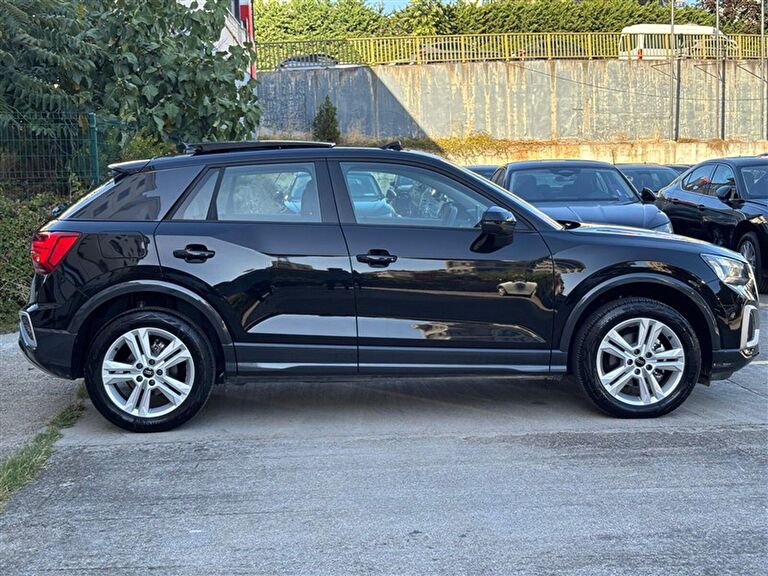 AUDI Q2