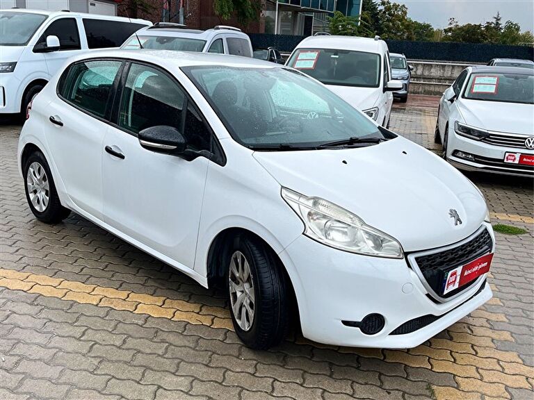 PEUGEOT 208