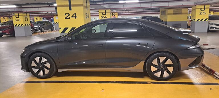 HYUNDAI IONIQ 6