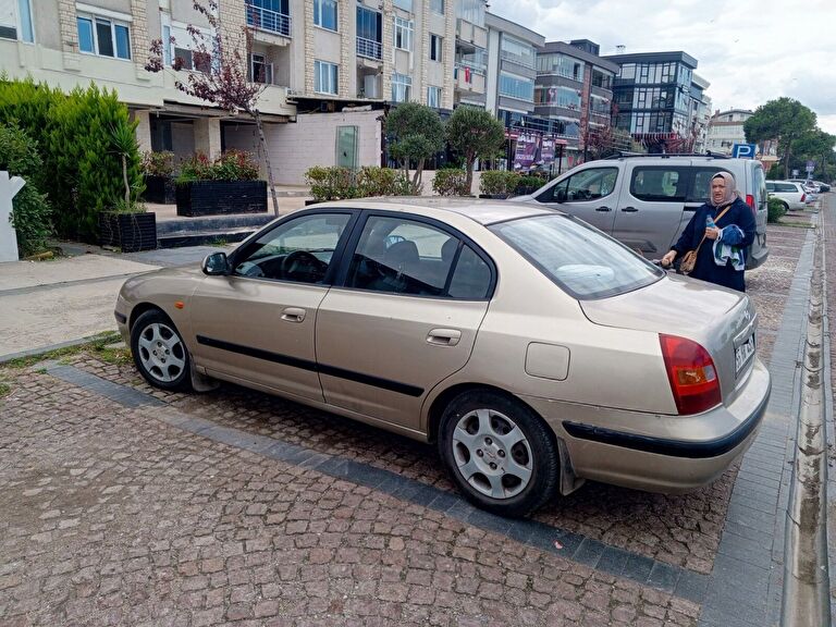 HYUNDAI ELANTRA