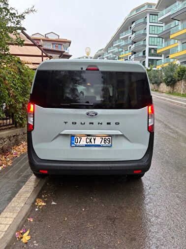 FORD TOURNEO COURIER