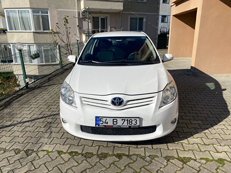 TOYOTA AURIS