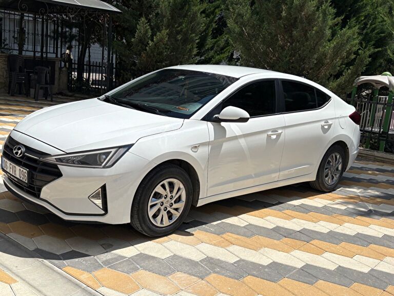 HYUNDAI ELANTRA