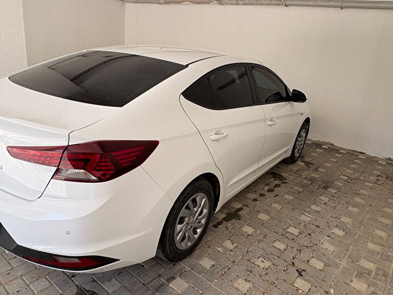 HYUNDAI ELANTRA