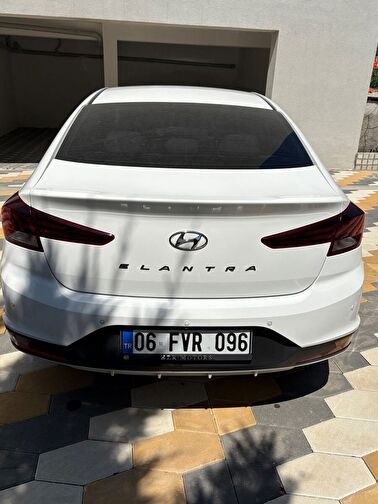 HYUNDAI ELANTRA