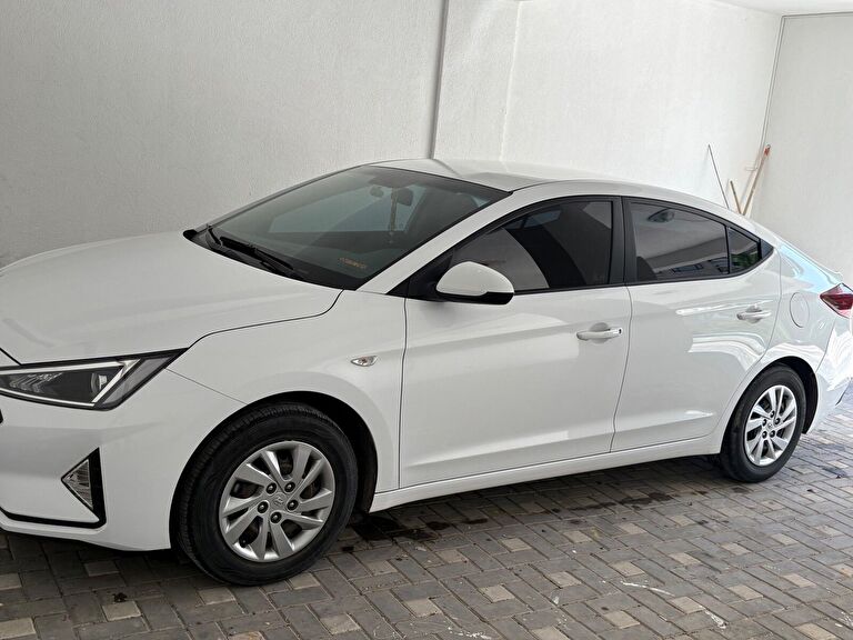 HYUNDAI ELANTRA