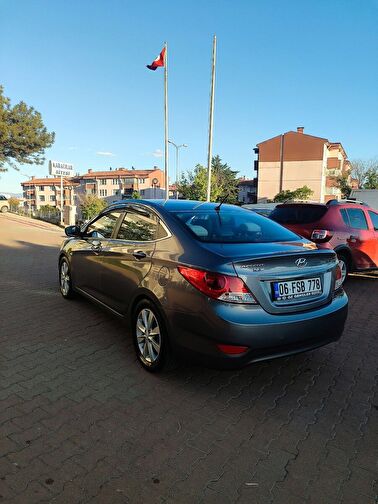 HYUNDAI ACCENT BLUE