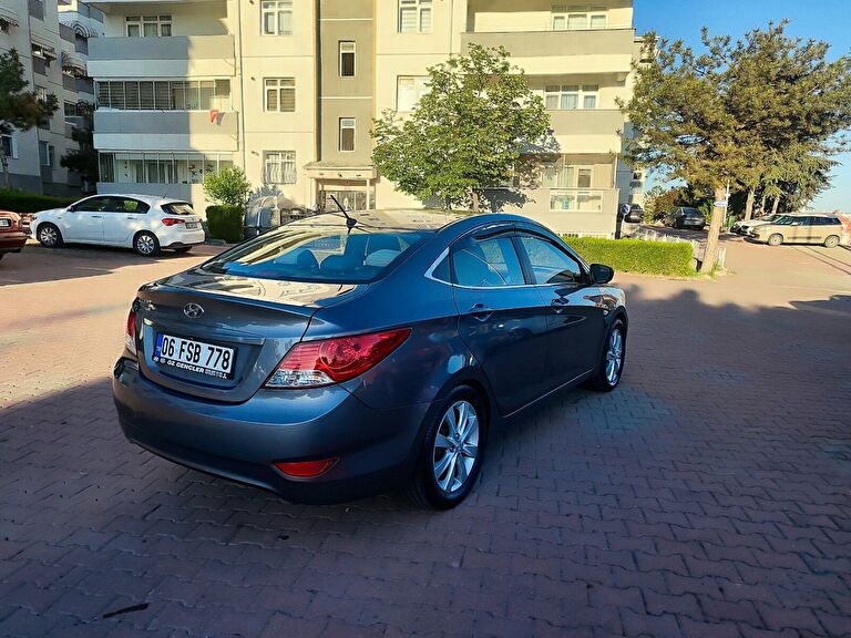 HYUNDAI ACCENT BLUE