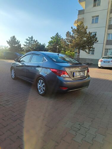 HYUNDAI ACCENT BLUE