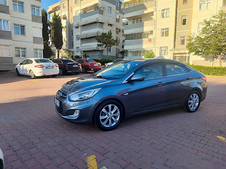 HYUNDAI ACCENT BLUE
