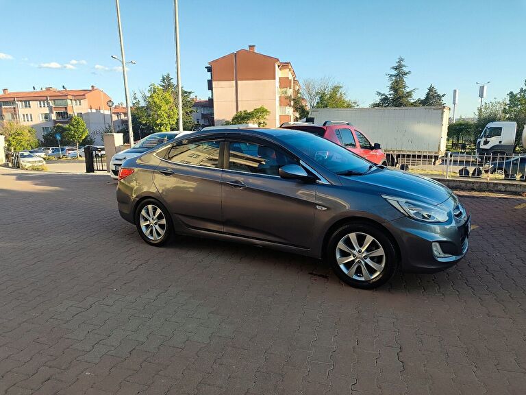 HYUNDAI ACCENT BLUE