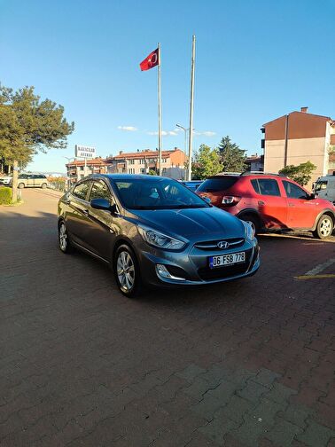 HYUNDAI ACCENT BLUE