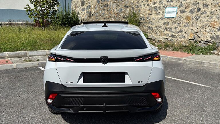 PEUGEOT 408