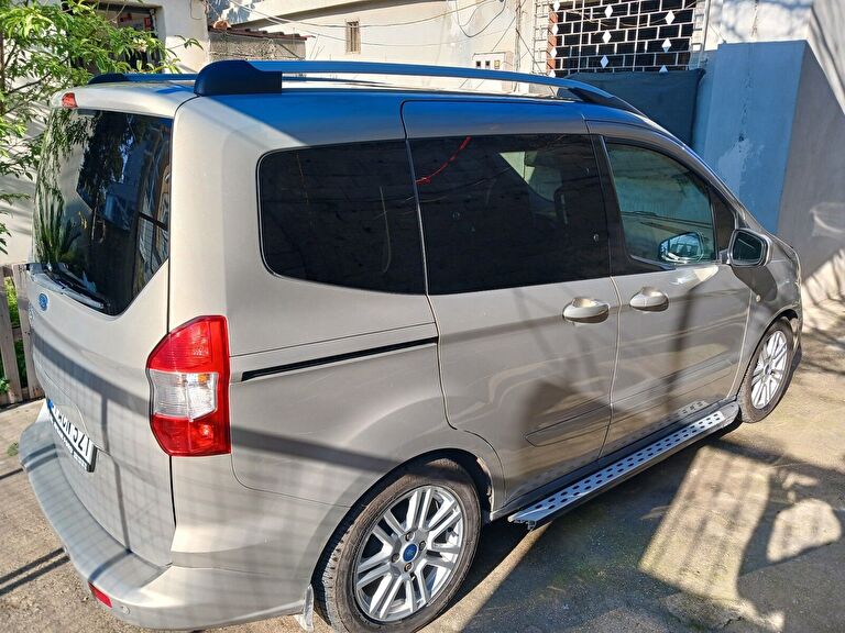 FORD TOURNEO COURIER