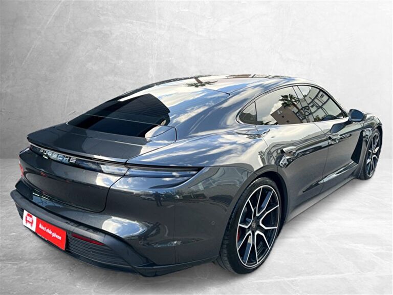 PORSCHE TAYCAN