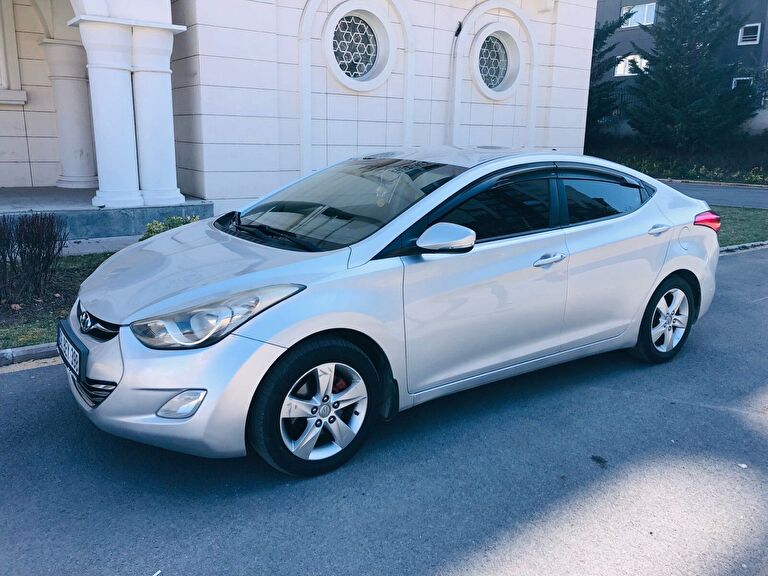 HYUNDAI ELANTRA