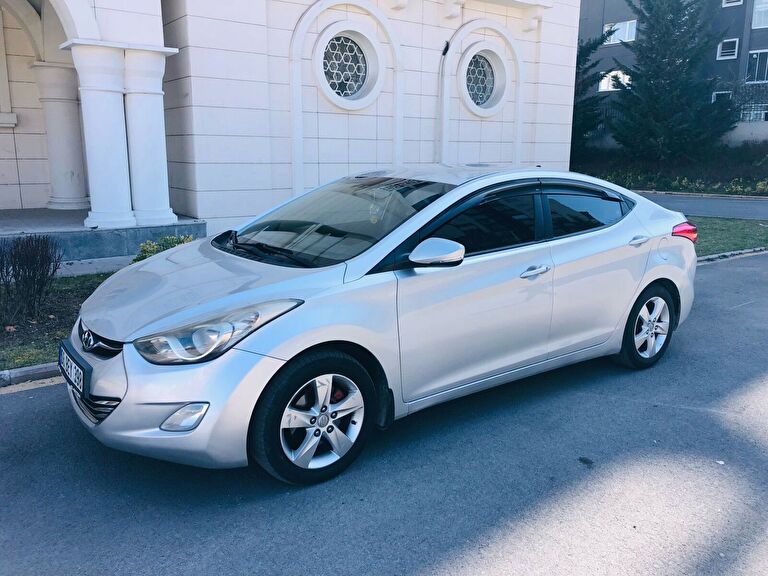 HYUNDAI ELANTRA