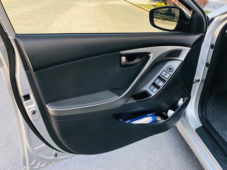 HYUNDAI ELANTRA