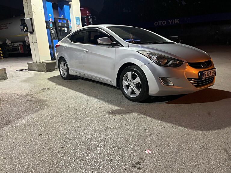 HYUNDAI ELANTRA