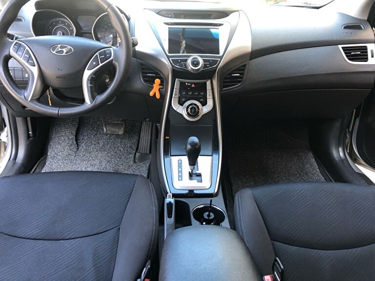 HYUNDAI ELANTRA