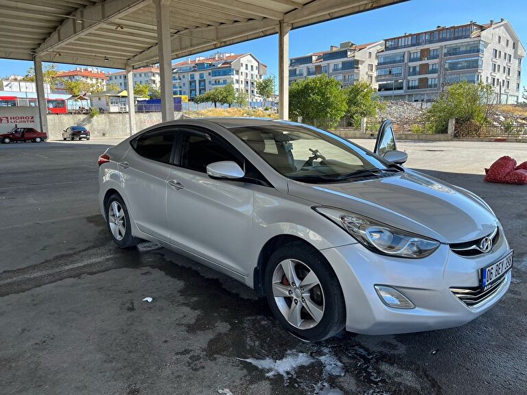 HYUNDAI ELANTRA