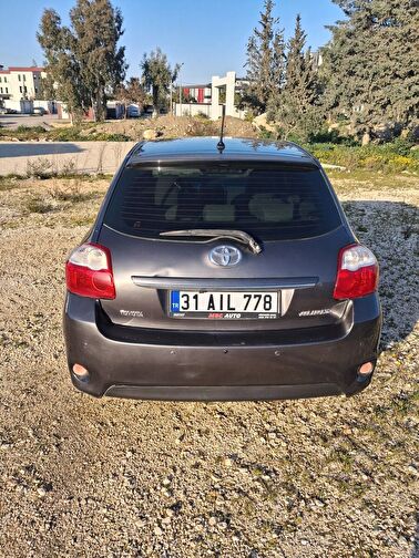TOYOTA AURIS
