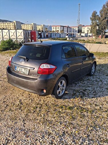 TOYOTA AURIS