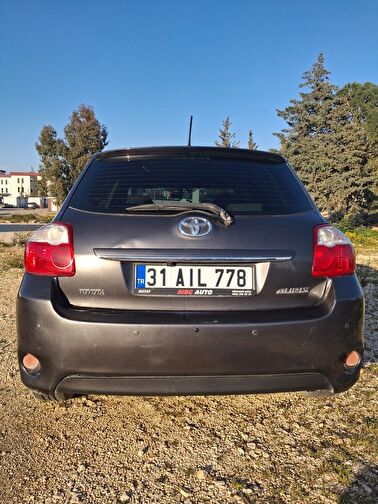 TOYOTA AURIS