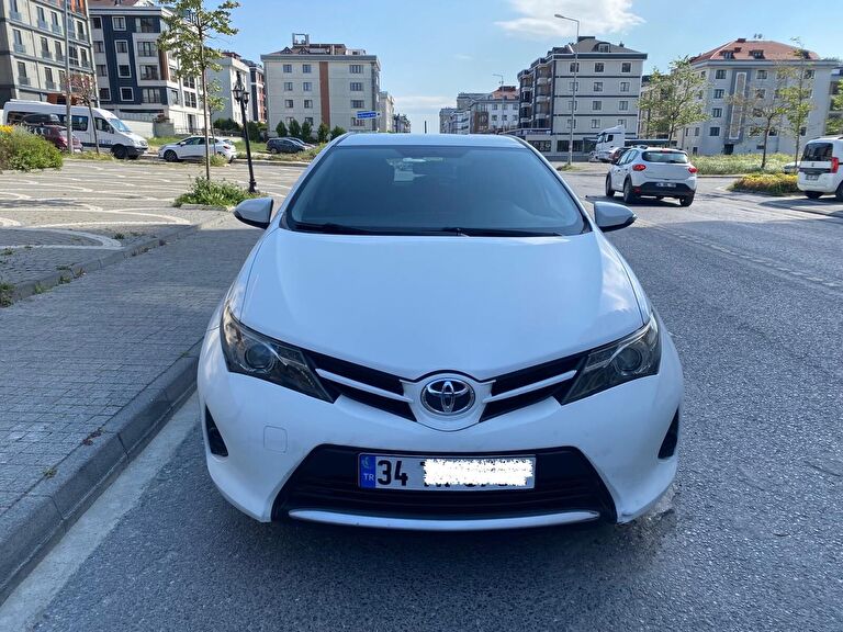 TOYOTA AURIS