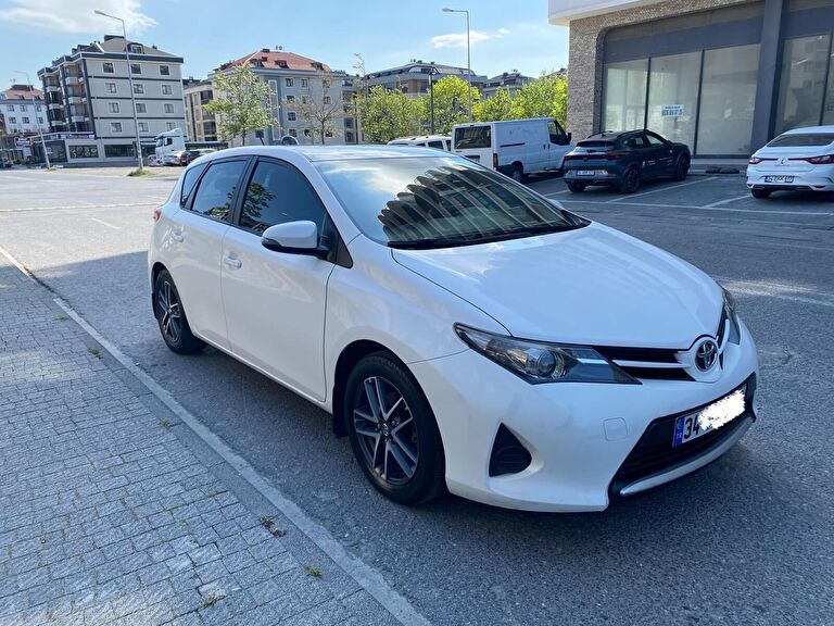 TOYOTA AURIS