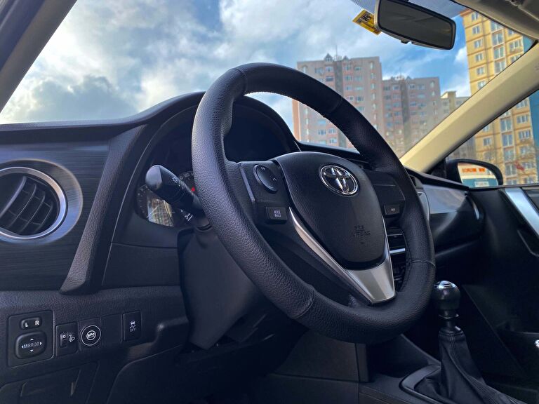 TOYOTA AURIS