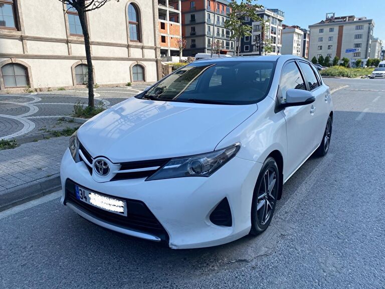 TOYOTA AURIS