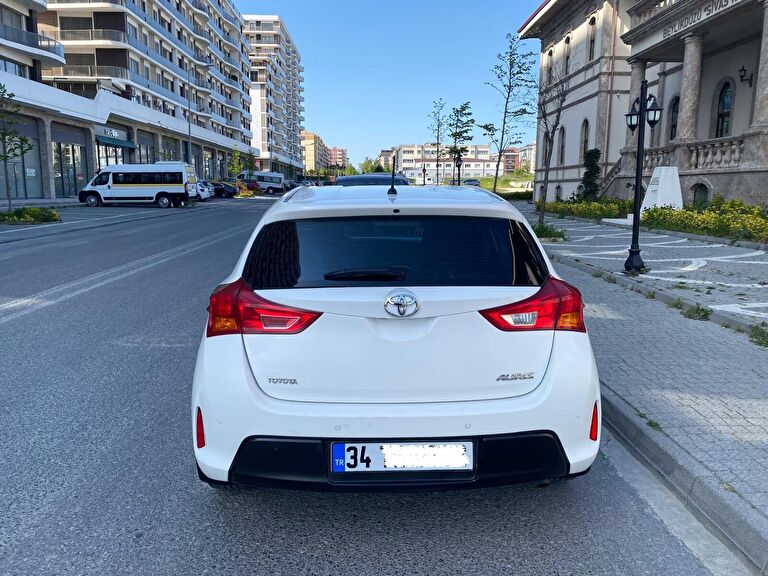 TOYOTA AURIS