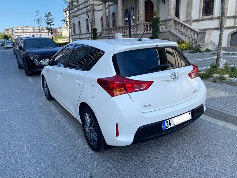 TOYOTA AURIS