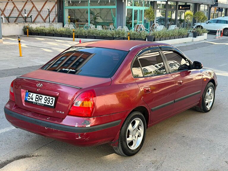 HYUNDAI ELANTRA