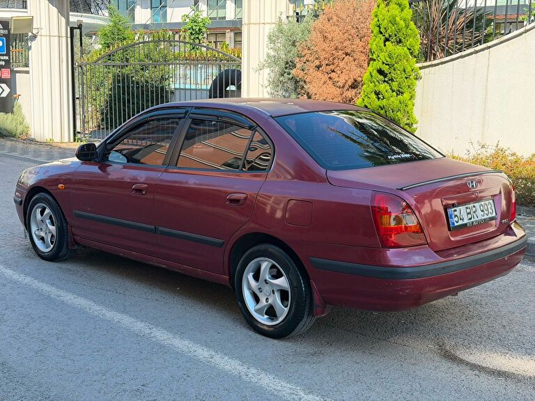 HYUNDAI ELANTRA