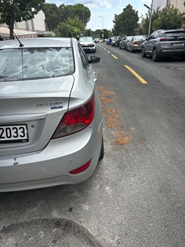 HYUNDAI ACCENT BLUE