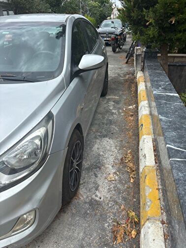 HYUNDAI ACCENT BLUE